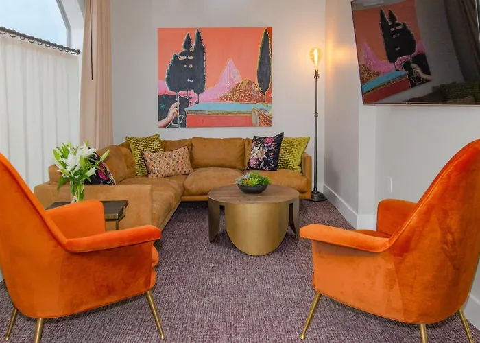 The Dundee - A Trace Hotel